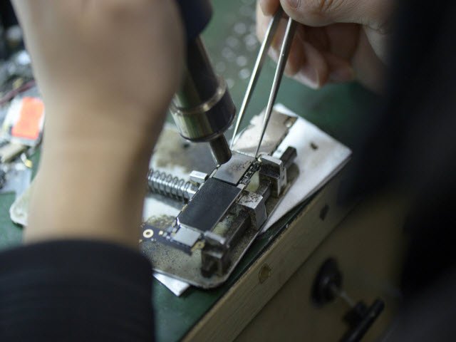 Công nghệ thông tin - Trung Quốc: "Hô biến" iPhone 16GB thành 128GB