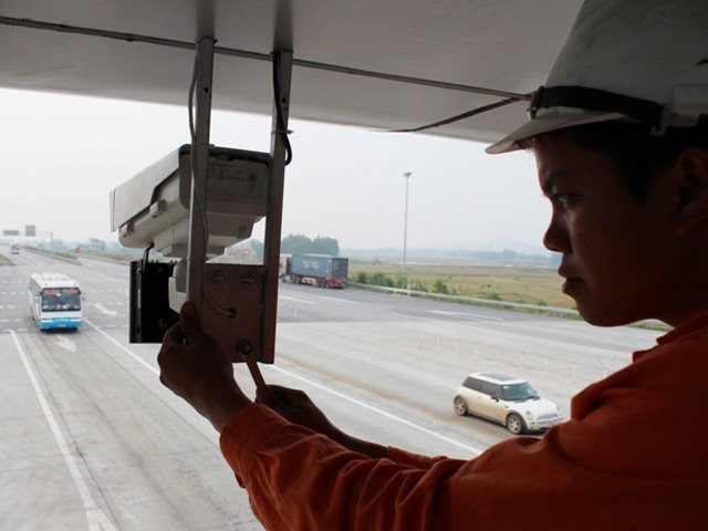 Tin tức trong ngày - Bắt đầu lắp camera "phạt nguội" trên cao tốc Nội Bài-Lào Cai