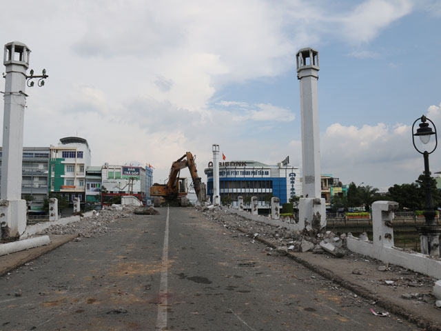 Tin tức trong ngày - Kiểm định quyết định số phận cầu trăm tuổi ở Long An