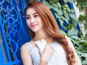 Thời trang Hi-tech - Hotgirl khoe vẻ đẹp thùy mị bên smartphone