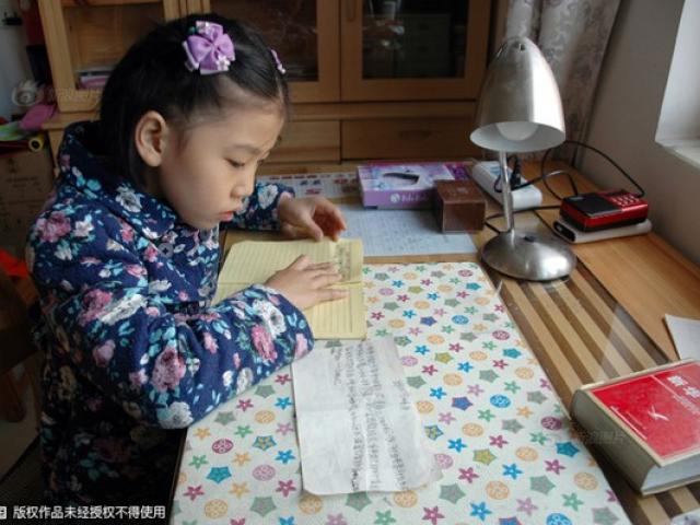 Bạn trẻ - Cuộc sống - Xúc động bức thư bé gái 7 tuổi gửi bố đang nằm viện