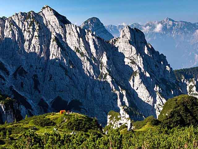 Thế giới - Cặp tình nhân Ý trốn đời, lên núi sống hoang dã