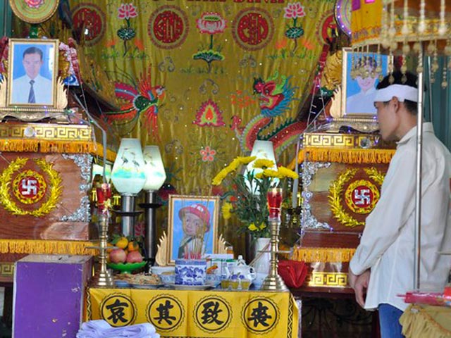 Tin tức Việt Nam - Container cán chết 1 gia đình: "Cả nhà con tôi còn đâu"