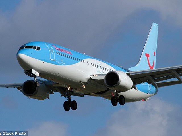 Thế giới - Máy bay Anh chở 189 người từng lách tên lửa Ai Cập