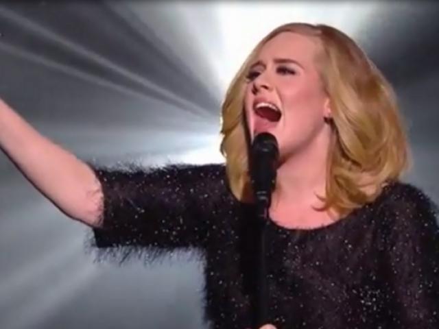 Ca khúc hay nhất - Fan lặng người trước màn biểu diễn "Hello" của Adele