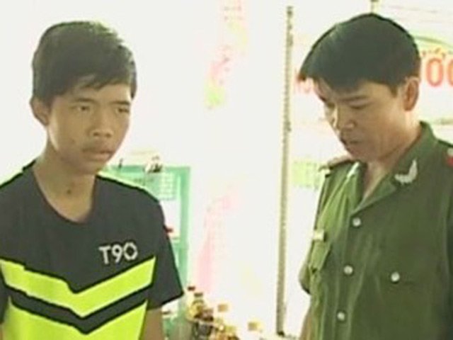 Pháp luật - Nam sinh lớp 9 dí dao, cướp dây chuyền nữ hàng xóm
