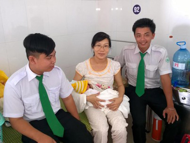 Tin tức trong ngày - Tài xế taxi làm "bà đỡ" bất đắc dĩ cho nữ hành khách