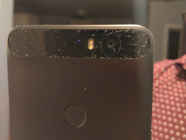 Dế sắp ra lò - Nexus 6P bị “tố” vô cớ nứt, xước màn hình