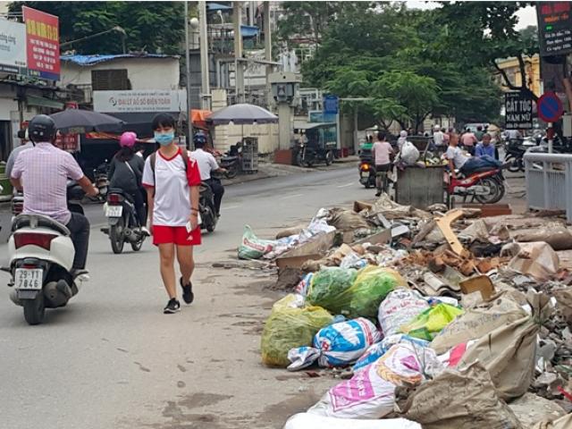 Tin tức trong ngày - Cây cầu hơn 10 năm "cõng" phế thải giữa Thủ đô