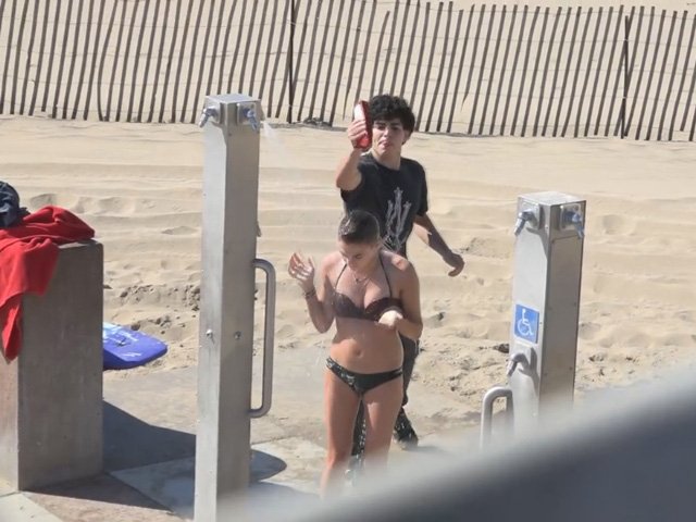 Cười 24h - Video troll: Cái kết thốn ở "phòng tắm công cộng"