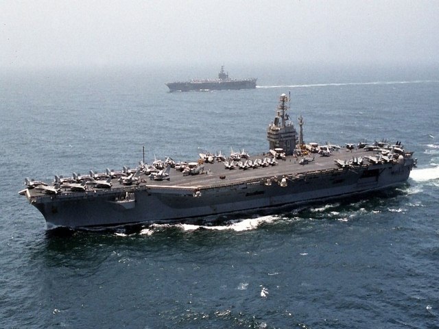 Thế giới - Ngắm "pháo đài mặt biển" - tàu sân bay USS Eisenhower