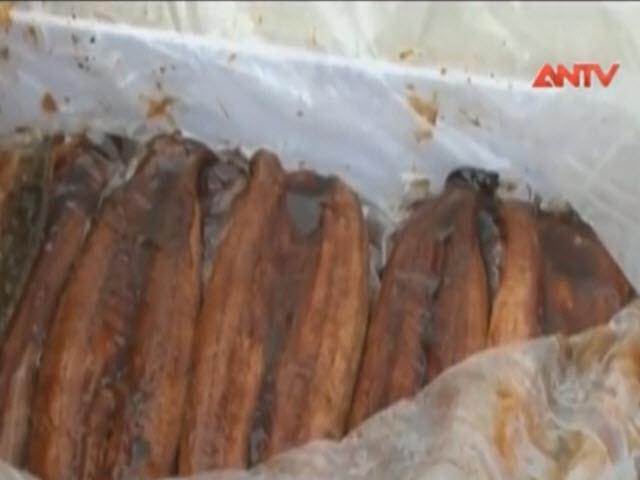 Thị trường - Tiêu dùng - Xe khách nhét đầy thực phẩm chay đông lạnh “thải” từ TQ