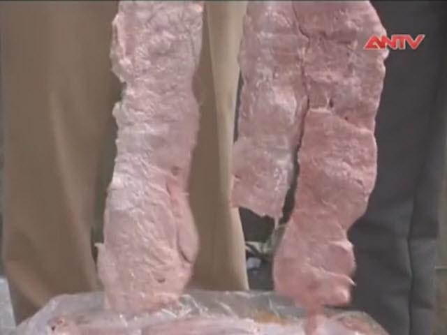 Thị trường - Tiêu dùng - Chặn xe tải “tuồn” 6 tấn nầm, thịt thối vào TP.HCM