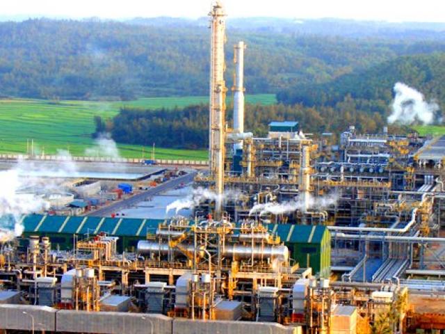 Thị trường - Tiêu dùng - Giá dầu giảm mạnh: Doanh nghiệp trong nước lo "sốt vó"