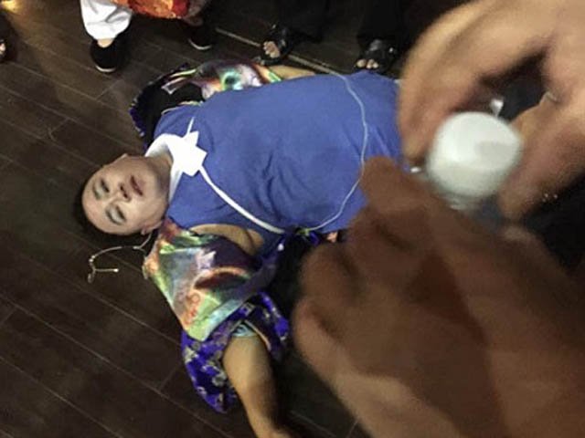 Phim - Clip: Minh Béo ngất xỉu trên sân khấu