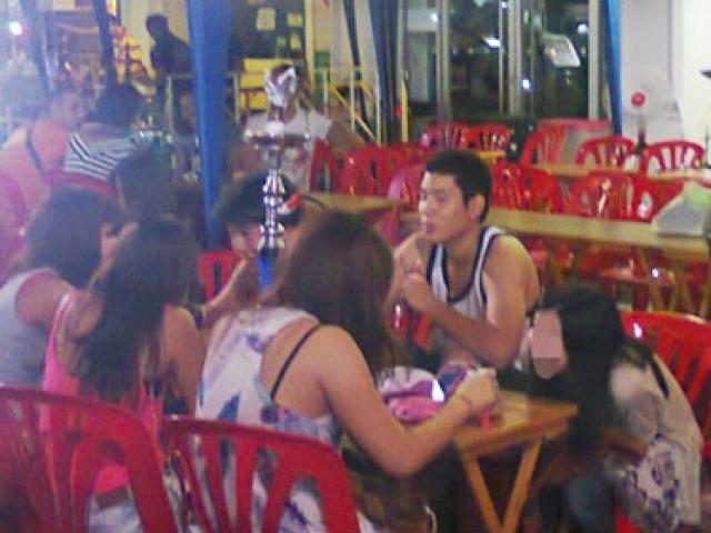 Bạn trẻ - Cuộc sống - Sinh viên "quý tộc" xuất ngoại chơi tới bến