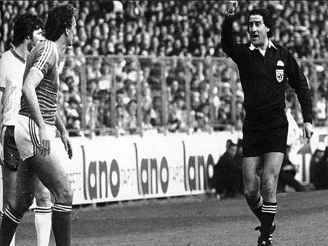 Bóng đá - Tiếng còi "đen" Real-Barca: Cuộc bạo động thế kỷ (P2)