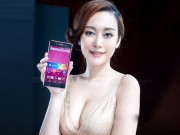 Thời trang Hi-tech - Ngắm mẫu nữ &quot;nóng bỏng&quot; bên Xperia Z3+