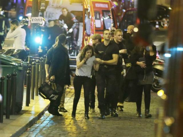 Thế giới - Tấn công hàng loạt đẫm máu ở Paris, 153 người chết