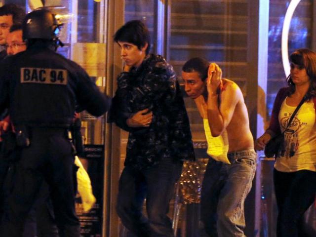 Video khoảnh khắc khủng bố xả đạn trong nhà hát ở Paris