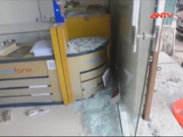 Video An ninh - Bình khí bơm xe nổ như bom, nhiều nhà dân hư hỏng