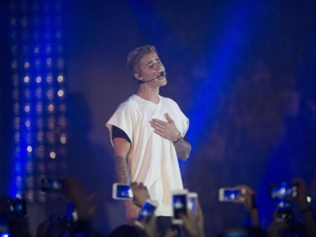 Justin Bieber bị phản đối vì bán vé với giá 45 triệu đồng