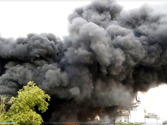 Tin tức trong ngày - Xưởng tôm đông lạnh cháy dữ dội sau nhiều tiếng nổ