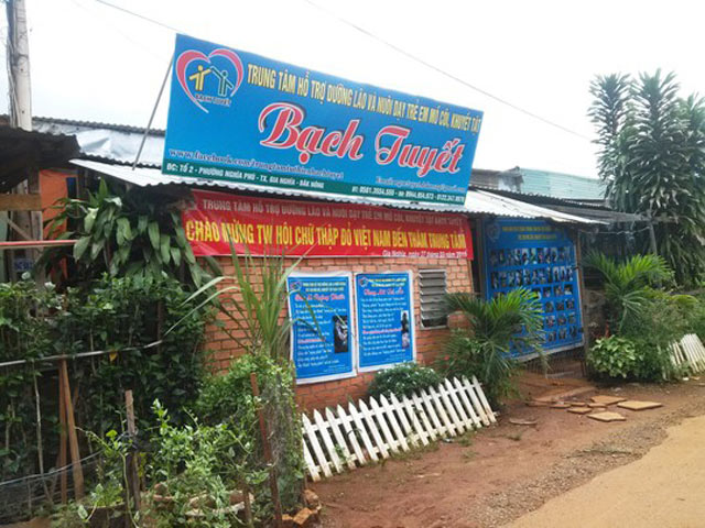 Tin tức trong ngày - Một trung tâm từ thiện "mập mờ" bị đình chỉ