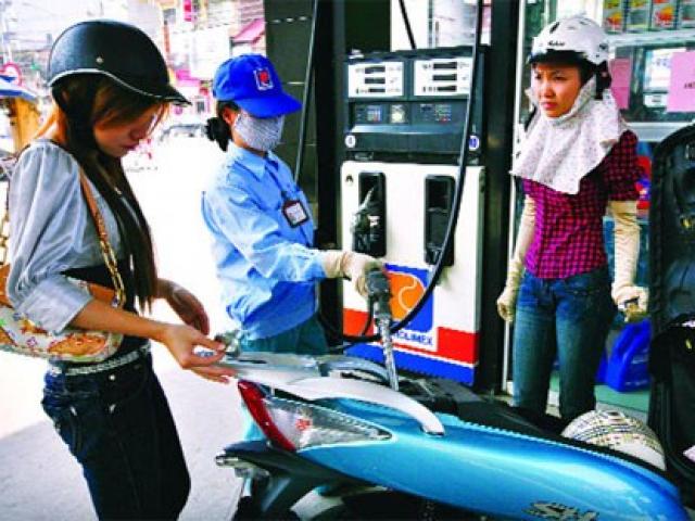 Thị trường - Tiêu dùng - Chiều nay, giá xăng giảm "nhỏ giọt"