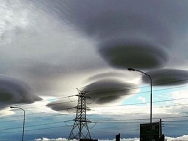 Sự thật về hàng loạt UFO xuất hiện gây náo loạn Nam Phi
