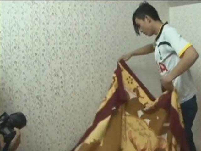 Video An ninh - Hàng trăm người xem kẻ giết gái bán dâm "diễn" lại tội ác