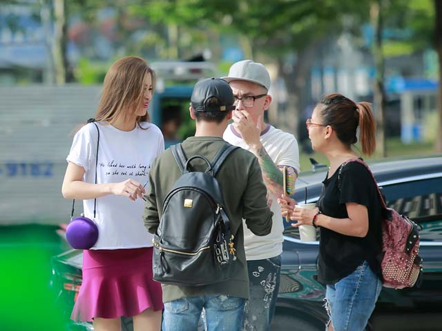 Ca nhạc - MTV - Đông Nhi phớt lờ scandal bị Thùy Minh công khai "vỗ mặt"