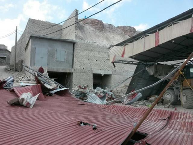 Tin tức trong ngày - Bất ngờ sạt lò vôi, 3 người chết thảm