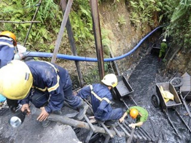 Video An ninh - Sập hầm than Hòa Bình: Trắng đêm tìm kiếm nạn nhân