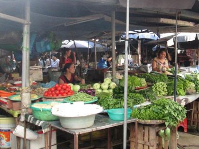 Thị trường - Tiêu dùng - Người tiêu dùng bị "móc túi" vì hàng thiếu