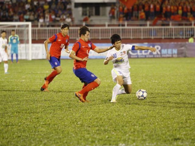 Tin bên lề bóng đá - Công Phượng "vùng vẫy" trước hàng thủ U19 Hàn Quốc