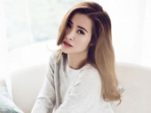 Đời sống Showbiz - Đông Nhi &quot;lội ngược dòng&quot; khiến MC Thùy Minh xấu hổ?