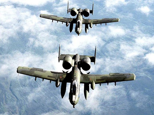 Ảnh: Dàn máy bay “khủng” không kích IS ở Syria