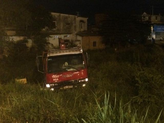 Video An ninh - Tránh rạp đám cưới, xe cẩu tông 6 người thương vong