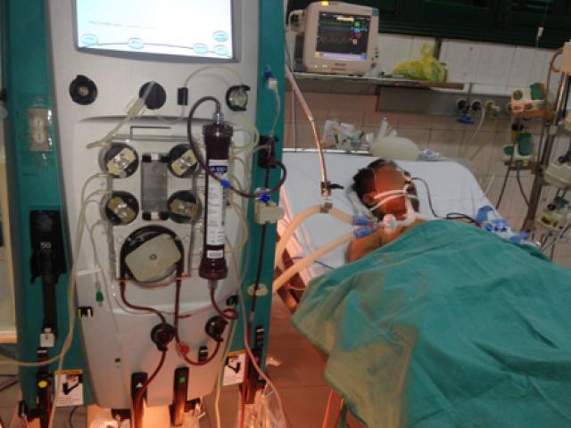 Pháp luật - Xe ôm bị cướp đâm dao xuyên gáy xuống tim