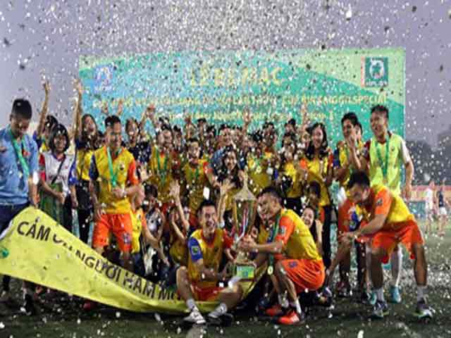 Bóng đá - Nô nức đi xem bóng đá 'phủi'