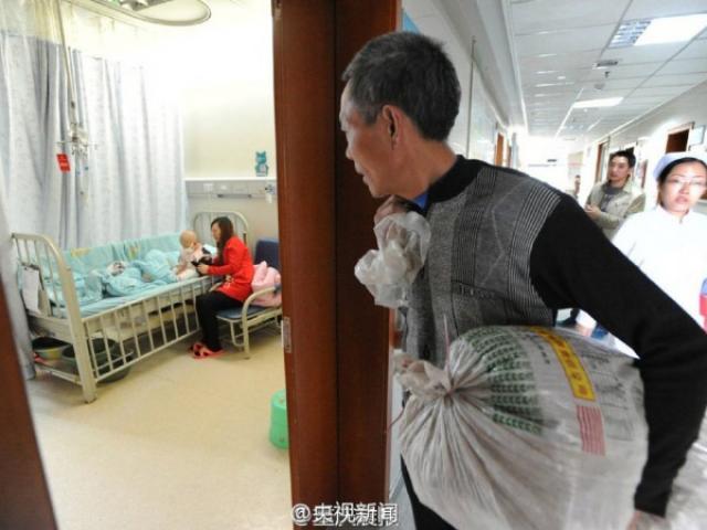 Bạn trẻ - Cuộc sống - Ông nội cõng 100 cân thảo dược bán lấy tiền cứu cháu gái