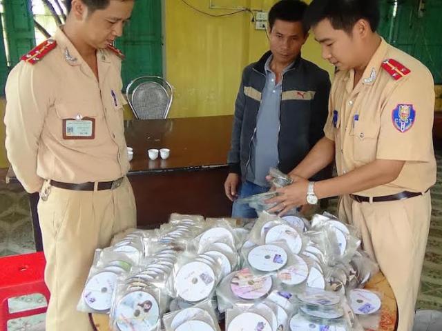 Pháp luật - Bắt giữ hàng nghìn đĩa lậu có nội dung đồi trụy