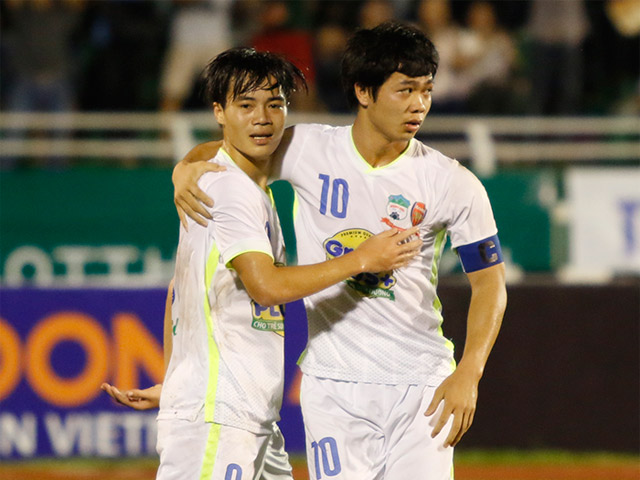 Bóng đá - CĐV dầm mưa "tiếp lửa" U21 HAGL viết tiếp giấc mơ