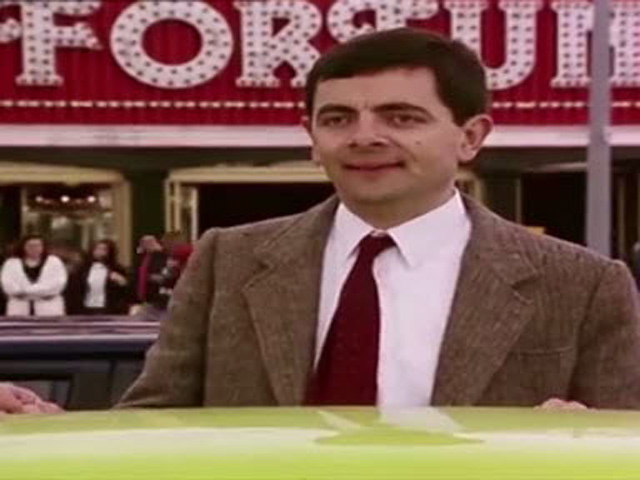 Mr Bean giải cứu đứa bé bị mắc kẹt vào bóng bay
