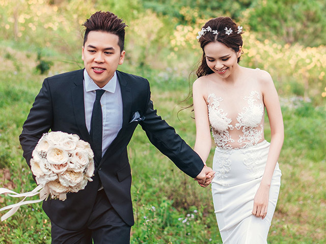 Diễm Hương khoe ảnh cưới lần 2 với váy xuyên thấu