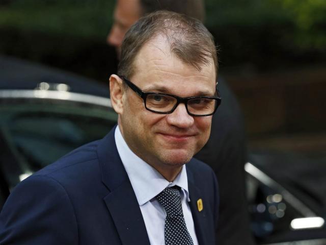 Thế giới - 2 lần nhường của "Thủ tướng ngồi toilet suốt chuyến bay"