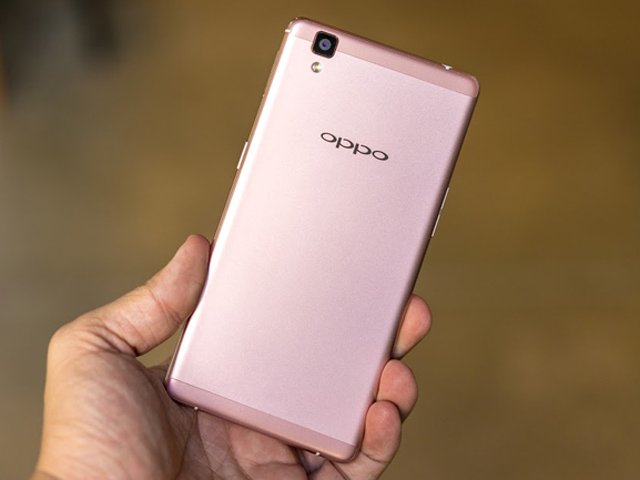 Dế sắp ra lò - Trên tay Oppo R7s màu vàng hồng mới ra mắt