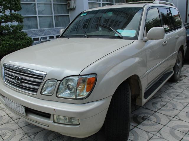 Pháp luật - Tạm giữ xe Lexus nghi nhập lậu gắn biển hiệu "báo chí"