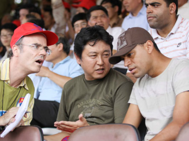 Bóng đá - Vén "bức màn đen" nghề môi giới cầu thủ Việt Nam